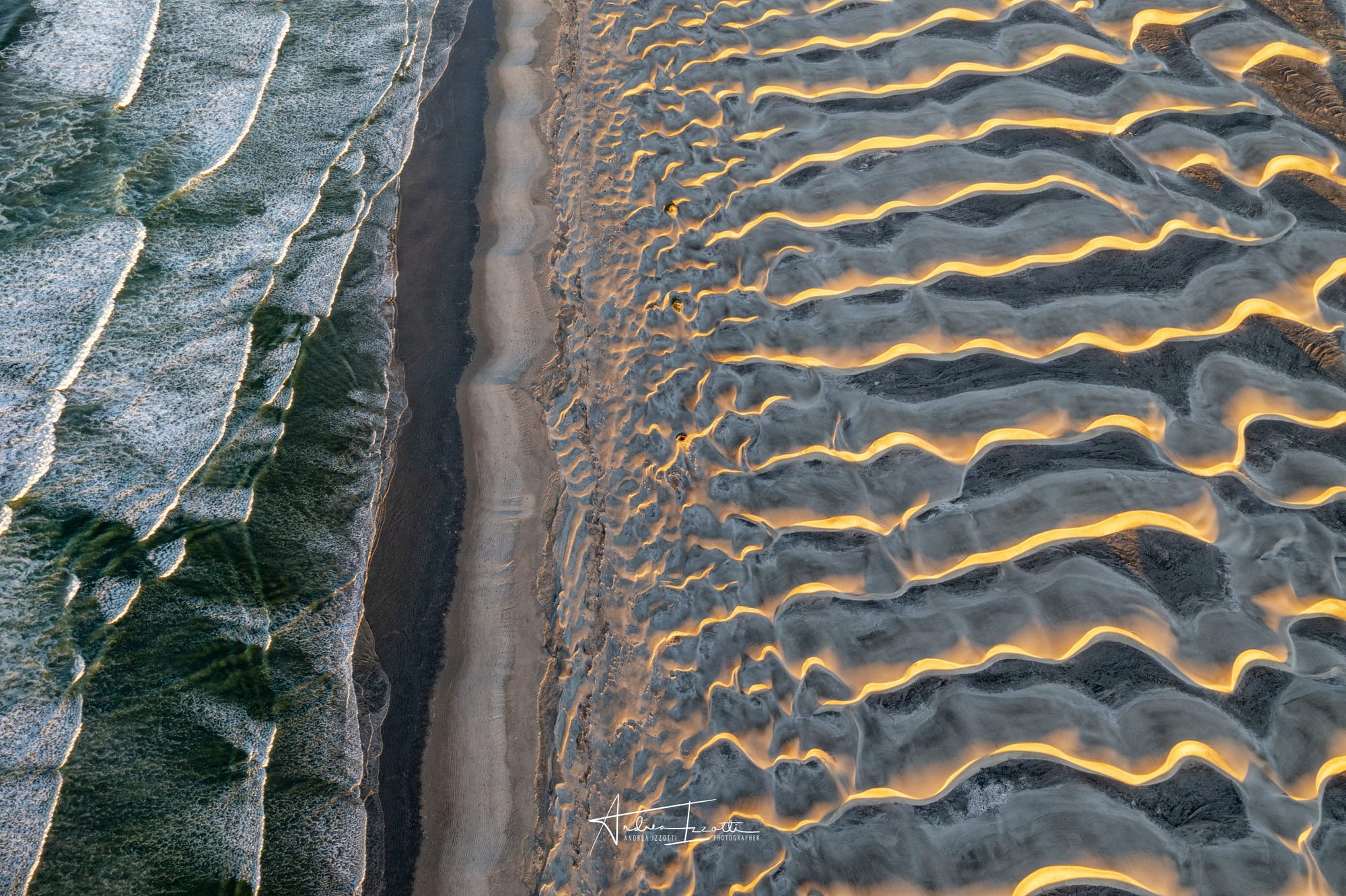 Messico, le dune bianche e l'oceano: lo scatto di Izzotti conquista il mondo