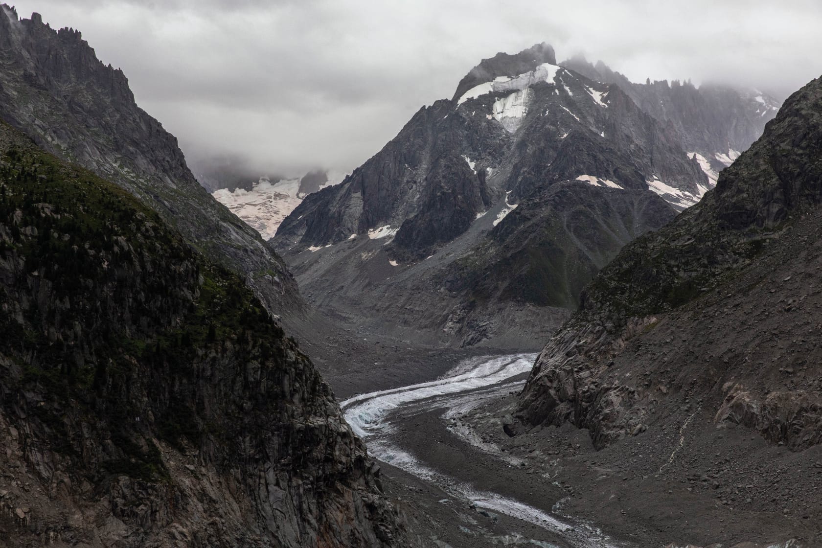 Cambiamento climatico, così il ghiacciaio sul Monte Bianco sta scomparendo