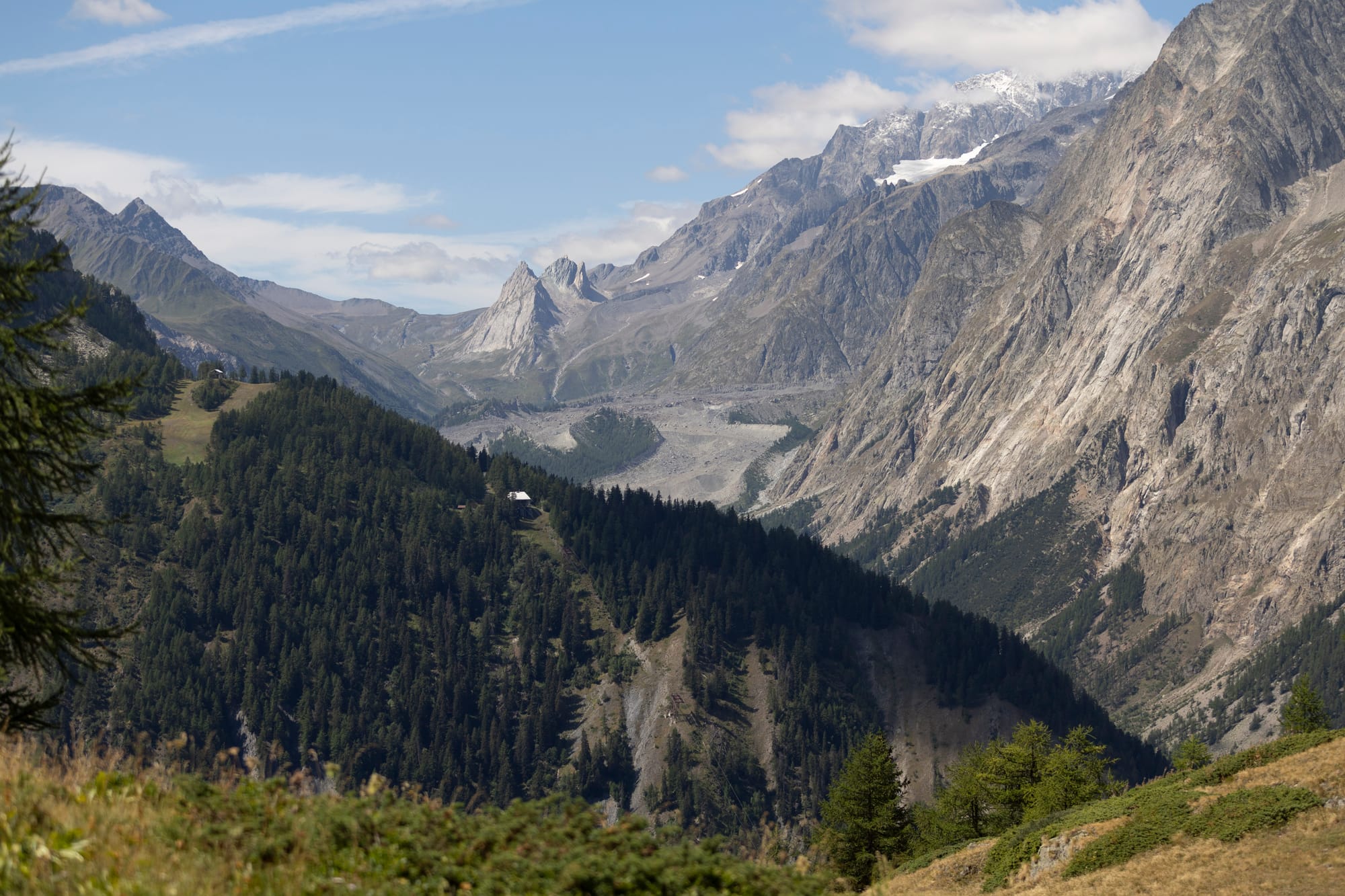 Il Monte Bianco e i suoi ghiacciai sono sempre più fragili e sofferenti