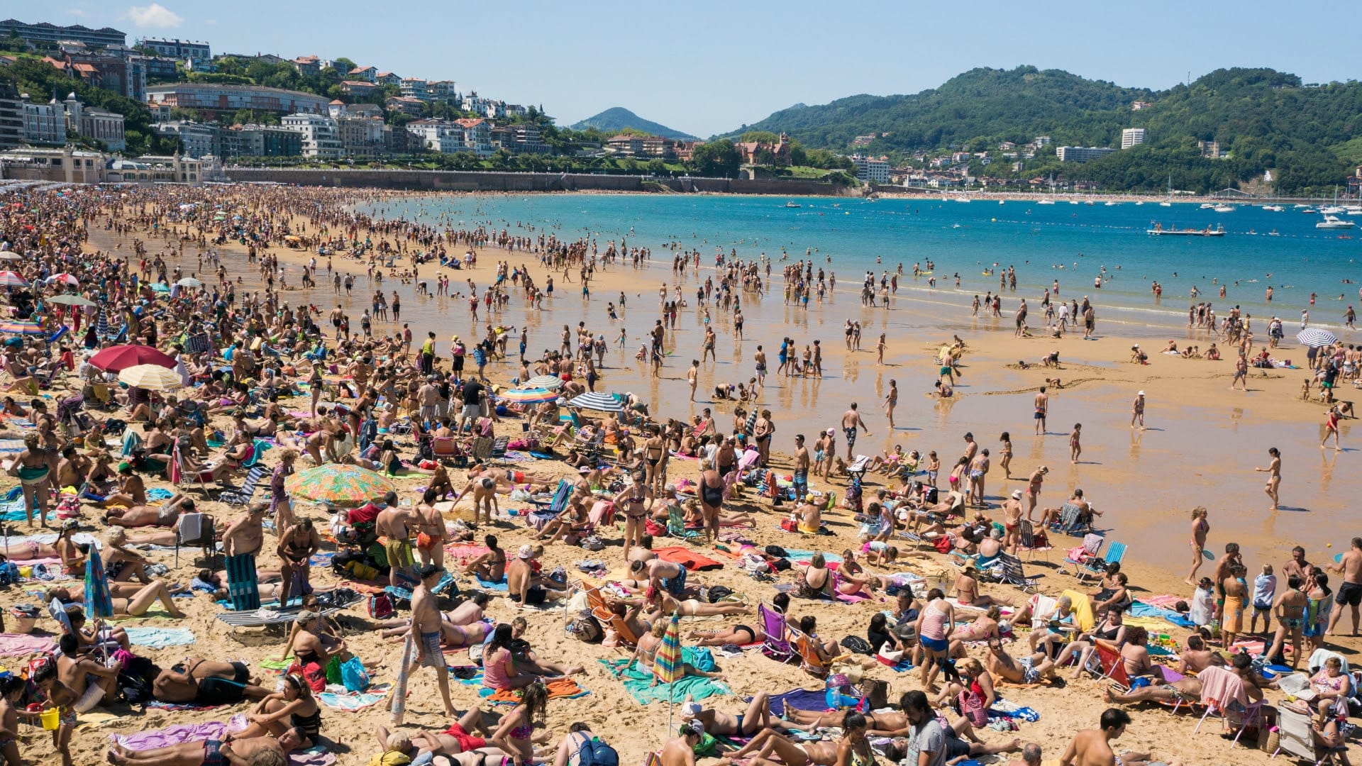 L'80% dei flussi mondiali sceglie le coste: così il Mediterraneo paga il conto dell'overtourism