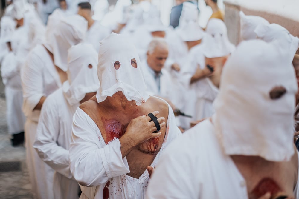 La fede che si fa carne e dolore: i riti settennali di Guardia Sanframondi post image