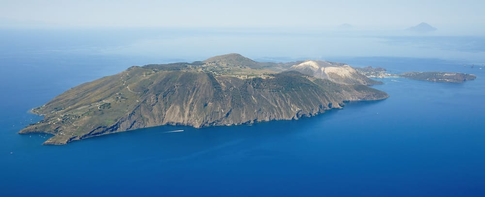 Dati satellitari e IA: così si indaga il sistema idrotermale dell'isola di Vulcano post image