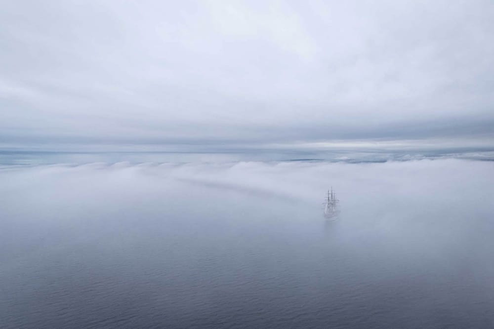 La "Vespucci" avvolta nella nebbia nel suo viaggio verso il Quebec post image