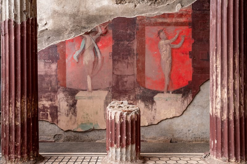 Pompei, nuove meraviglie:  emerge una sala affrescata sui misteri di Dioniso post image